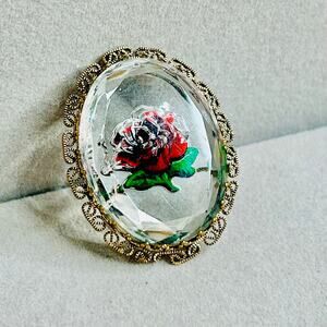 Vintage Faceted Glass Reverse Etched Rose Brooch in Gold Tone Filigree Frame